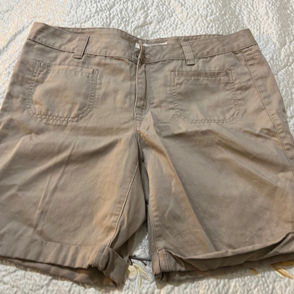 Loft Short Size 8